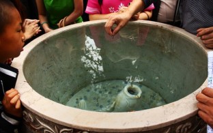 De-dónde-surge-la-costumbre-de-tirar-una-moneda-a-una-fuente-para-pedir-un-deseo-620x388