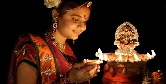 diwali-lighting-lamp-beautiful-girl-1