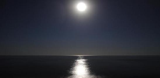 luna-llena-sobre-mar