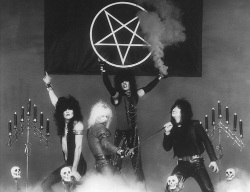 5dc3fd717a00aa3a46bcd18e_rock satanismo